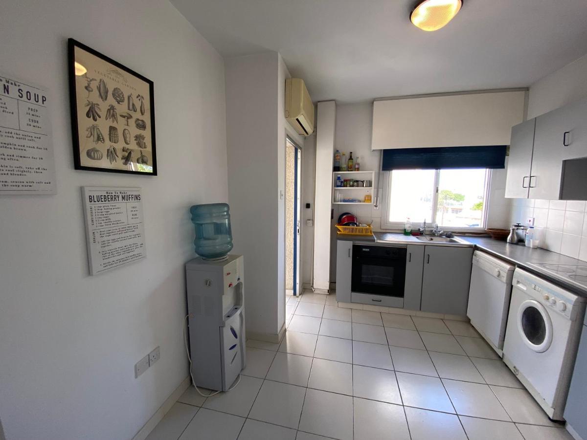 Private Room In A Shared Flat At Best Location Лимасол Екстериор снимка