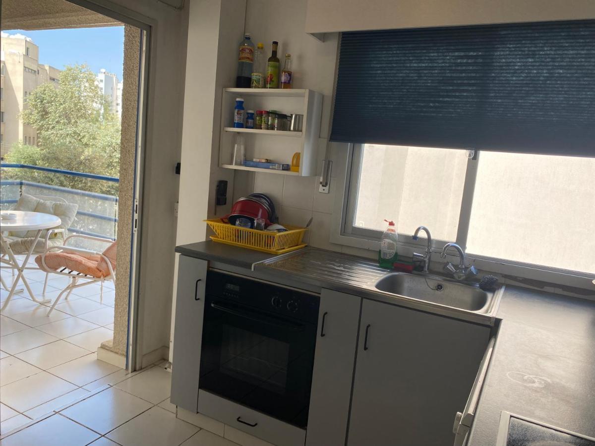 Private Room In A Shared Flat At Best Location Лимасол Екстериор снимка
