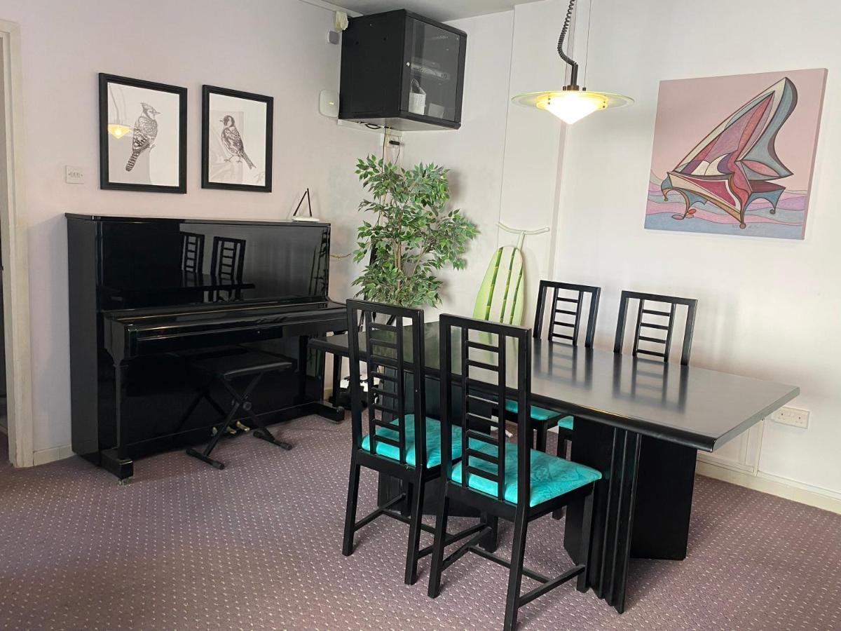 Private Room In A Shared Flat At Best Location Лимасол Екстериор снимка