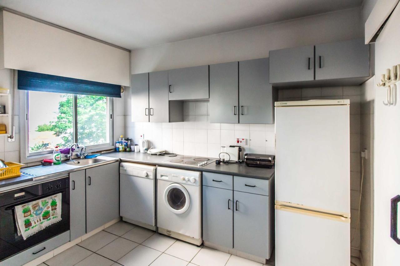Private Room In A Shared Flat At Best Location Лимасол Екстериор снимка