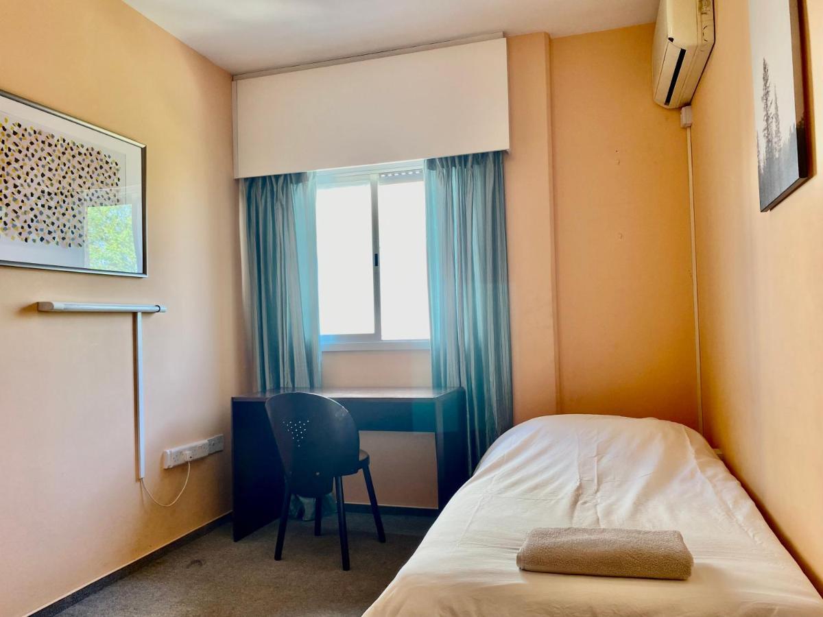 Private Room In A Shared Flat At Best Location Лимасол Екстериор снимка
