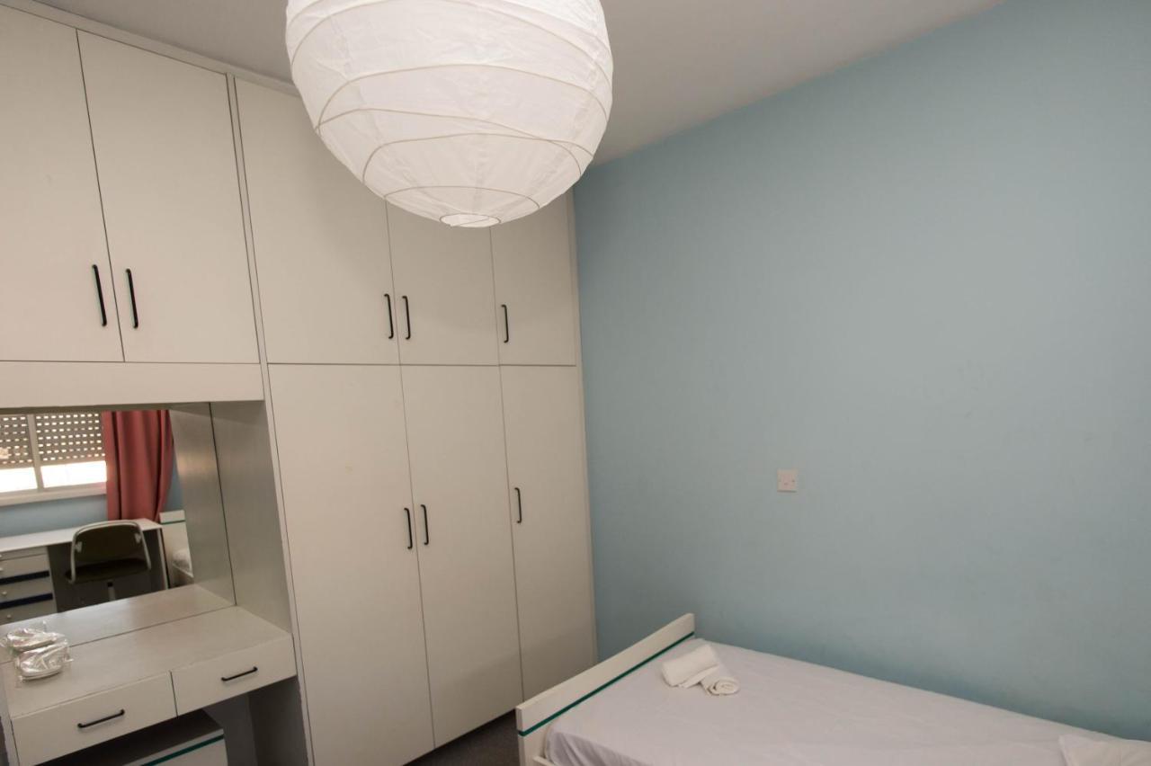Private Room In A Shared Flat At Best Location Лимасол Екстериор снимка