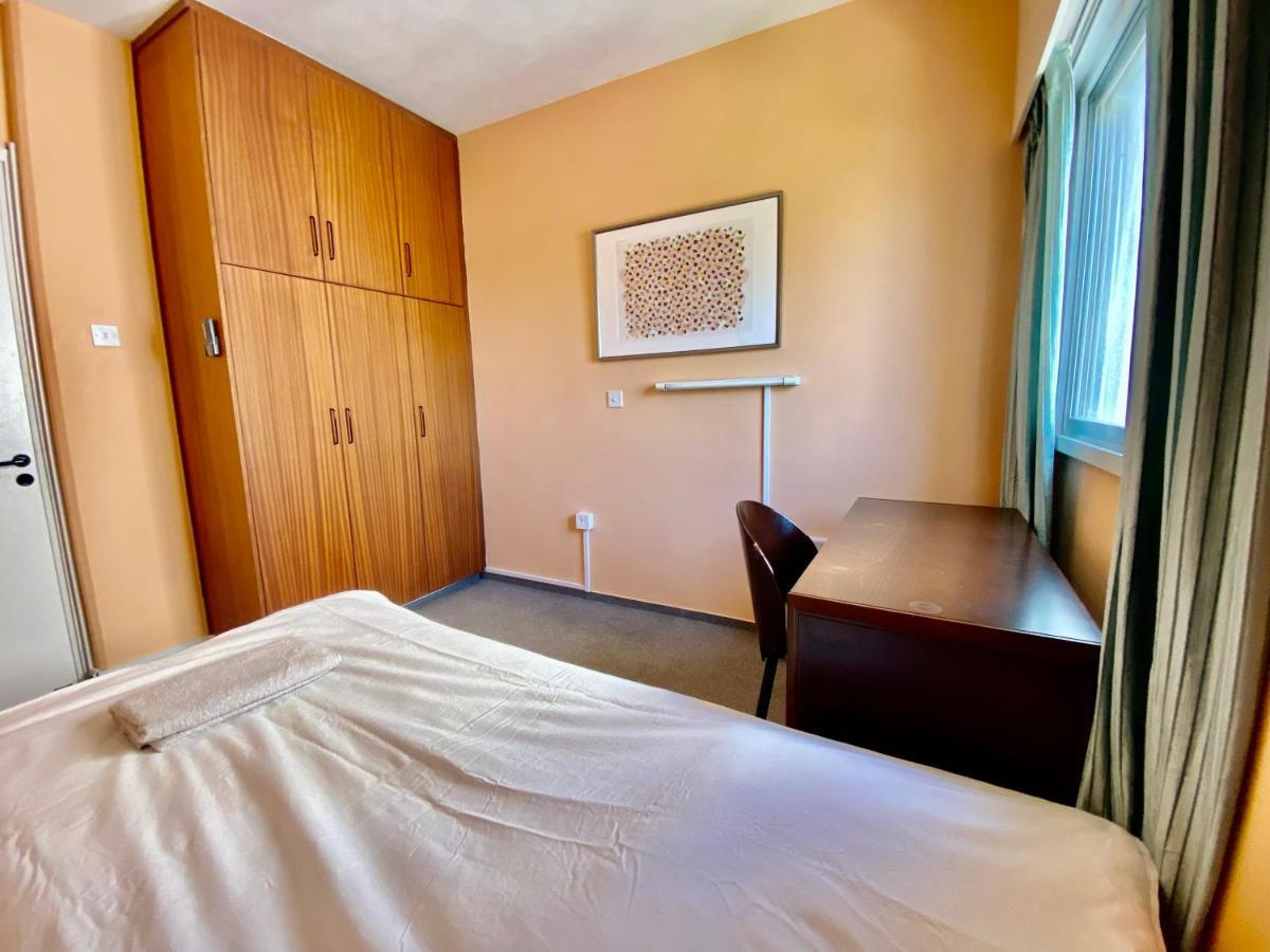 Private Room In A Shared Flat At Best Location Лимасол Екстериор снимка