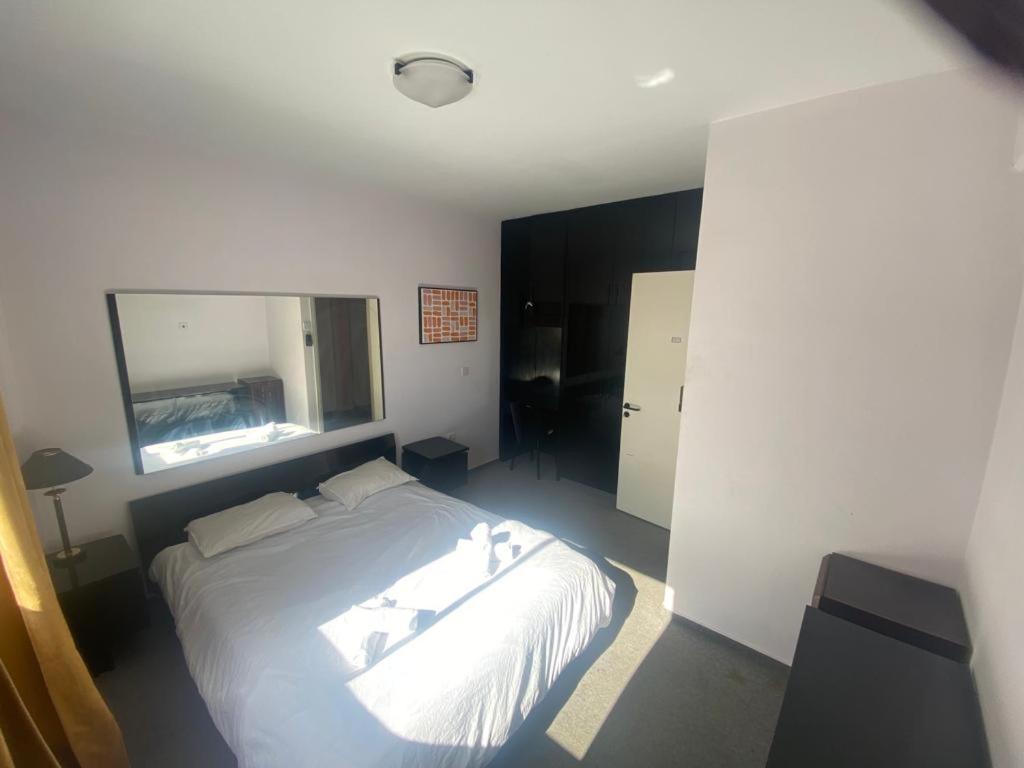 Private Room In A Shared Flat At Best Location Лимасол Екстериор снимка