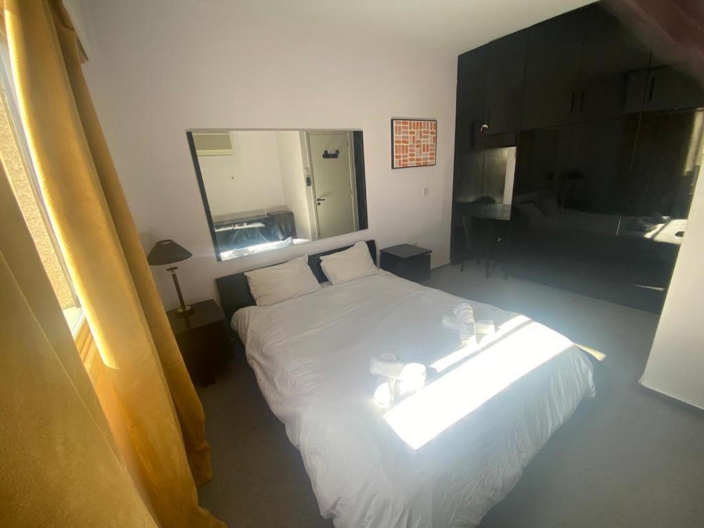 Private Room In A Shared Flat At Best Location Лимасол Екстериор снимка