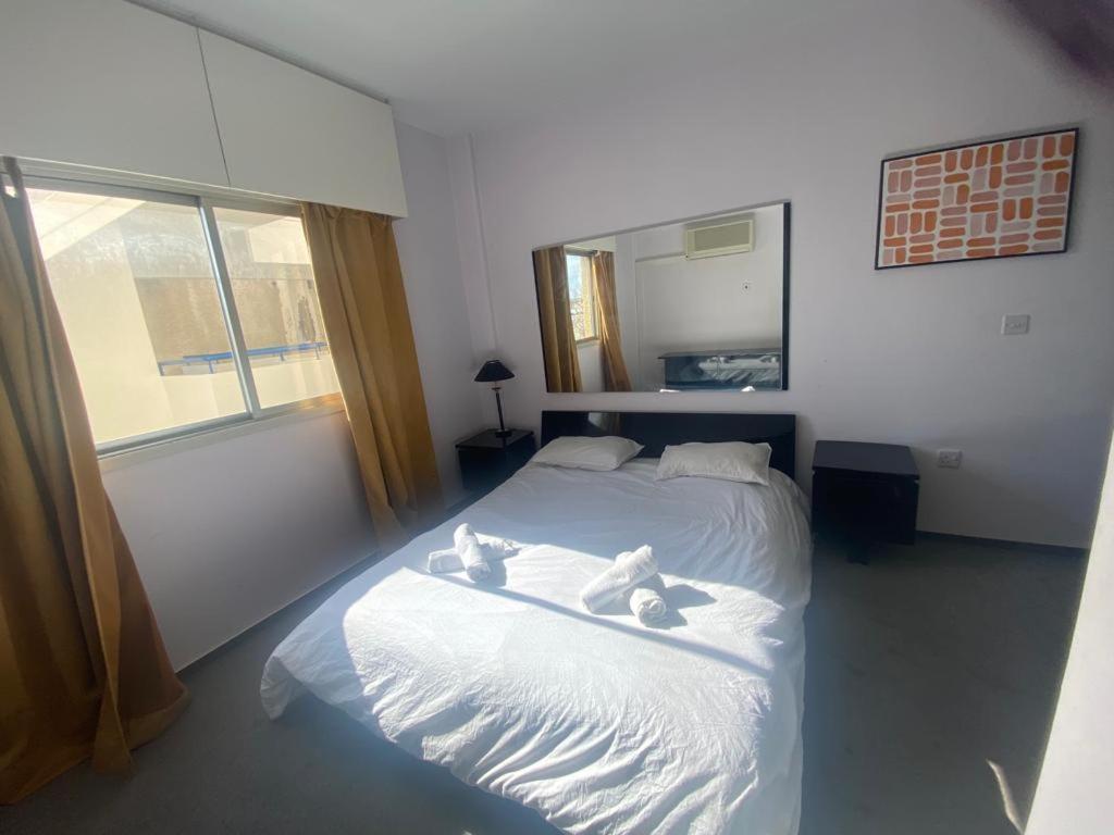 Private Room In A Shared Flat At Best Location Лимасол Екстериор снимка